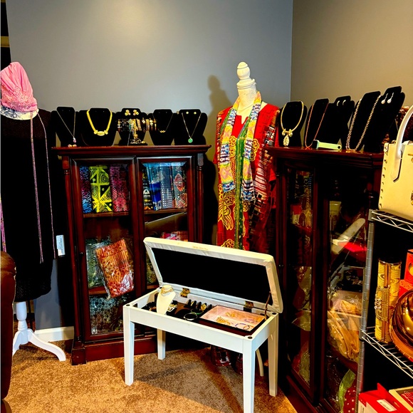 Meet your Posher, Offers Welcome! Goldfinger - Picture 1 of 1